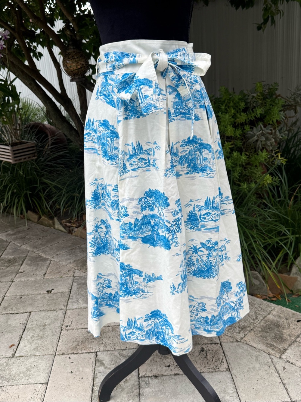 Ann Taylor White Midi Skirt with Blue Scenic Toile Print and Tie Waist